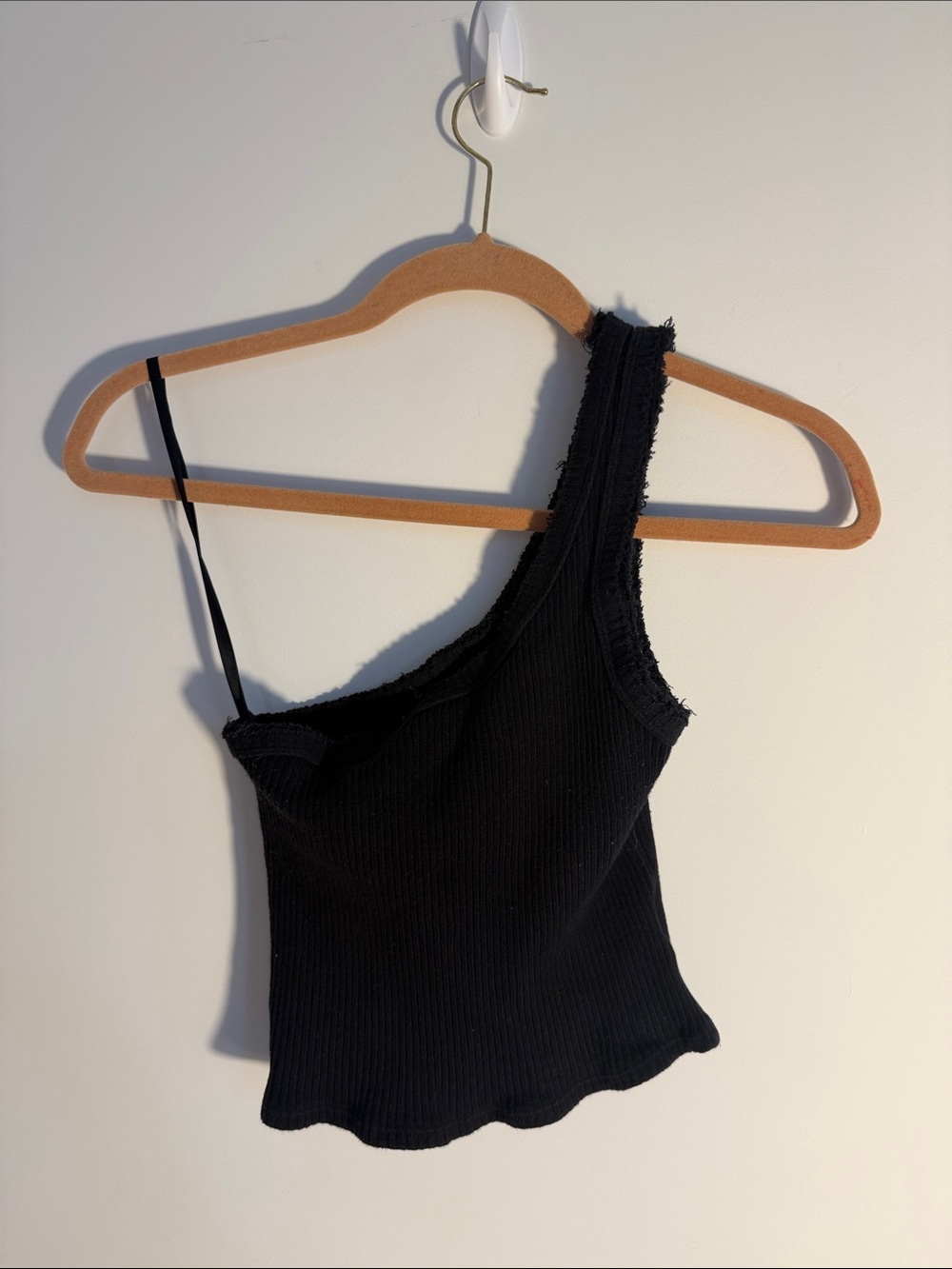 Urban Outfitters Black One-Shoulder Ribbed Tank size small - Picture 7 of 7